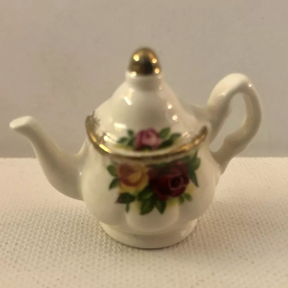 Porcelain Mini Teapot Pin Signed By P. Cardew 1998 Roses Design.